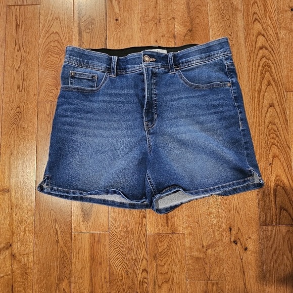 Angels Jeans 360 Sculpt Shorts Size 14 - Picture 1 of 3